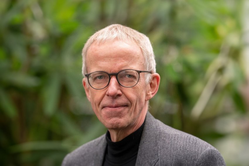 Professor Dr. Jürgen Bajorath, Leiter des Forschungsbereichs „Life Sciences & Health“